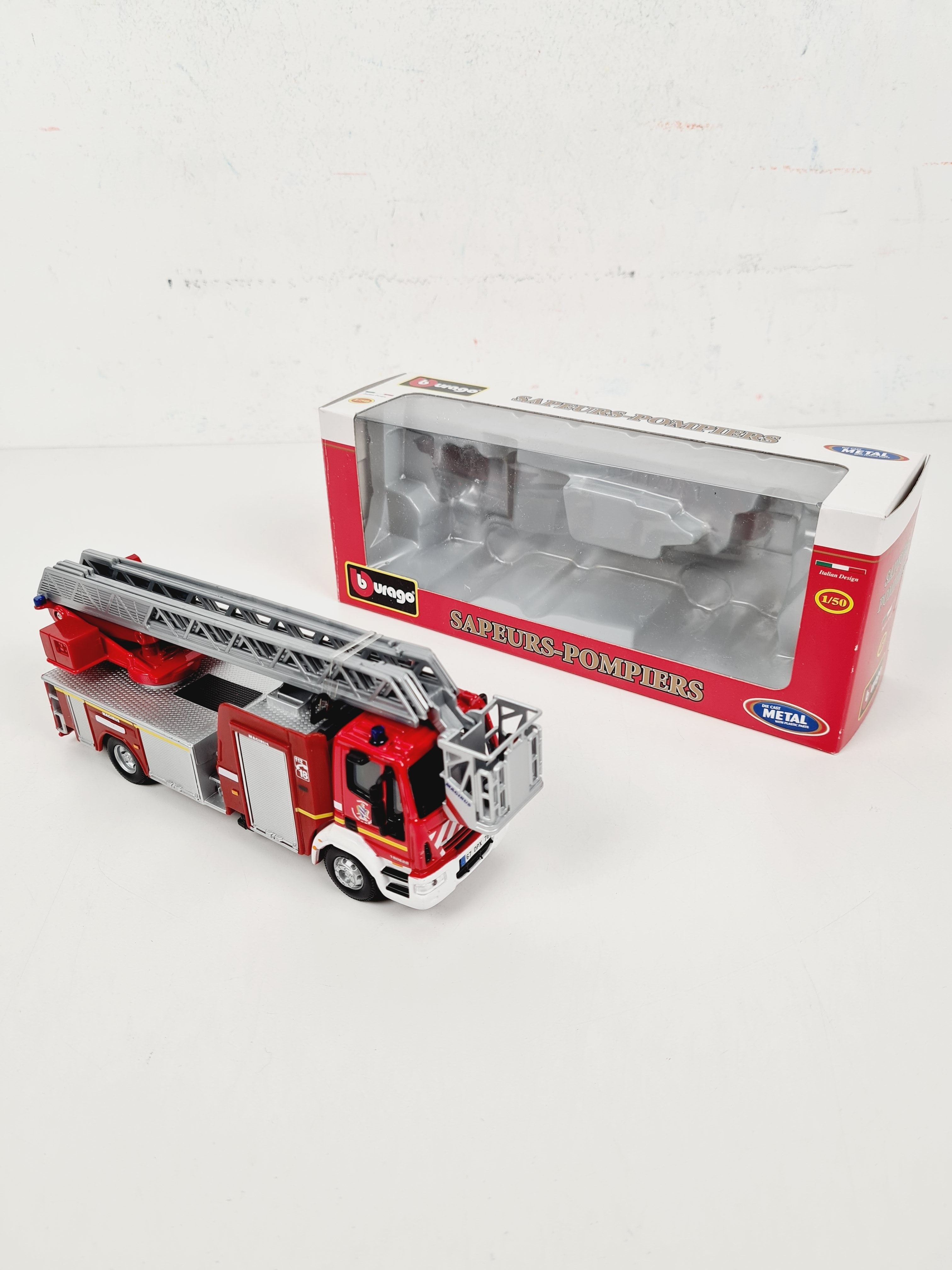 Véhicule - Camion Magirus Sapeurs-Pompiers 1/50 - BBburago - 3 ans + Comme neuf - Vue 2 - 